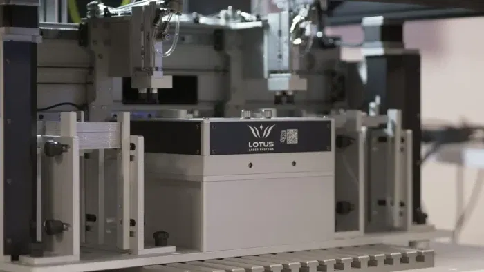 Chargeur de plaques de données automatisé Lotus laser