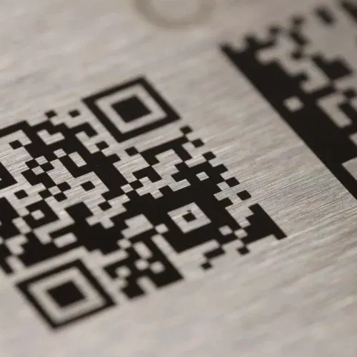 Grabado de código QR en acero inoxidable